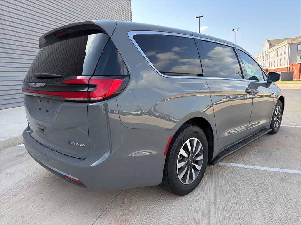 2022 Chrysler Pacifica Hybrid Touring L 7 Passenger