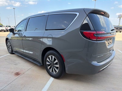 2022 Chrysler Pacifica Hybrid Touring L 7 Passenger