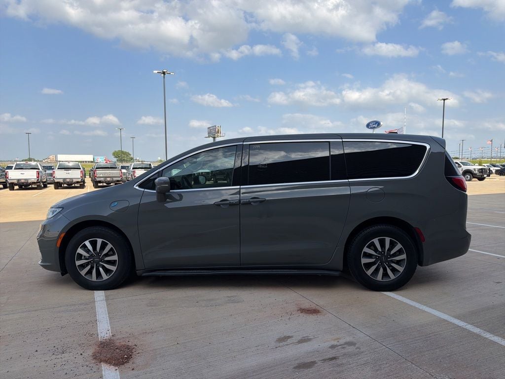 2022 Chrysler Pacifica Hybrid Touring L 7 Passenger