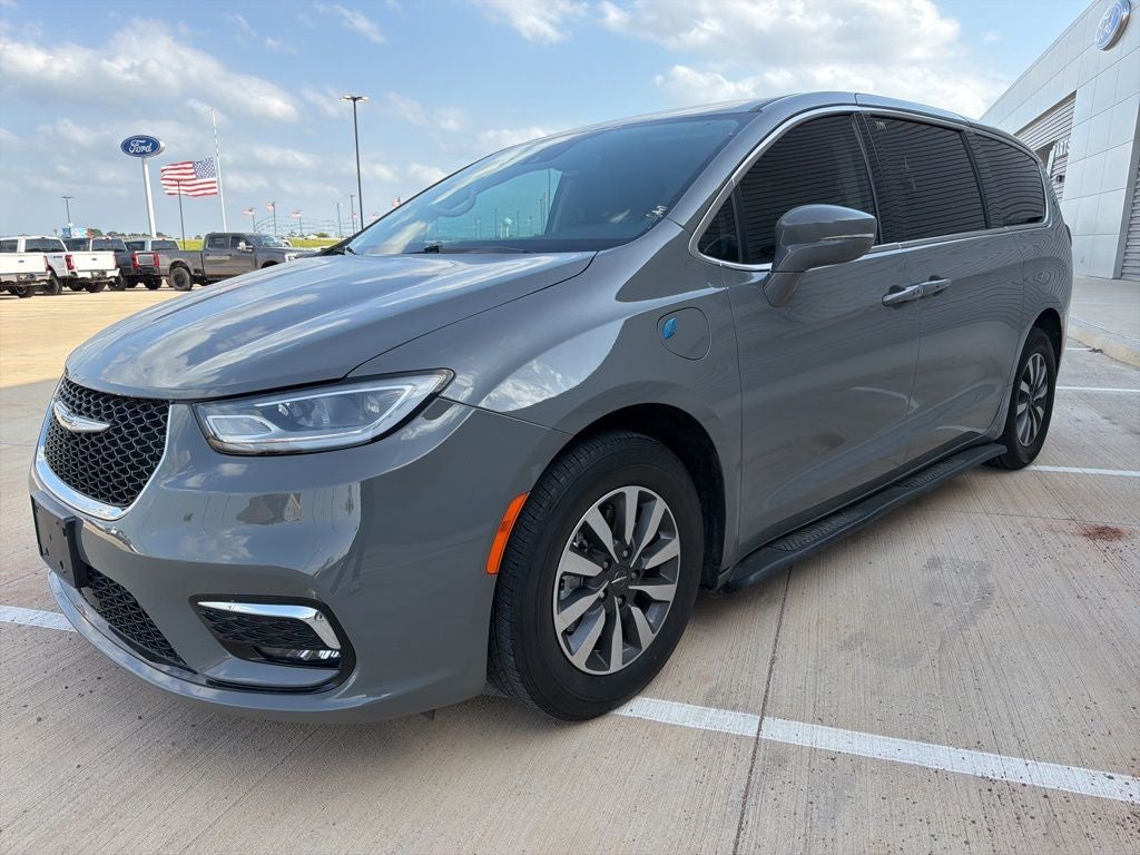 2022 Chrysler Pacifica Hybrid Touring L 7 Passenger