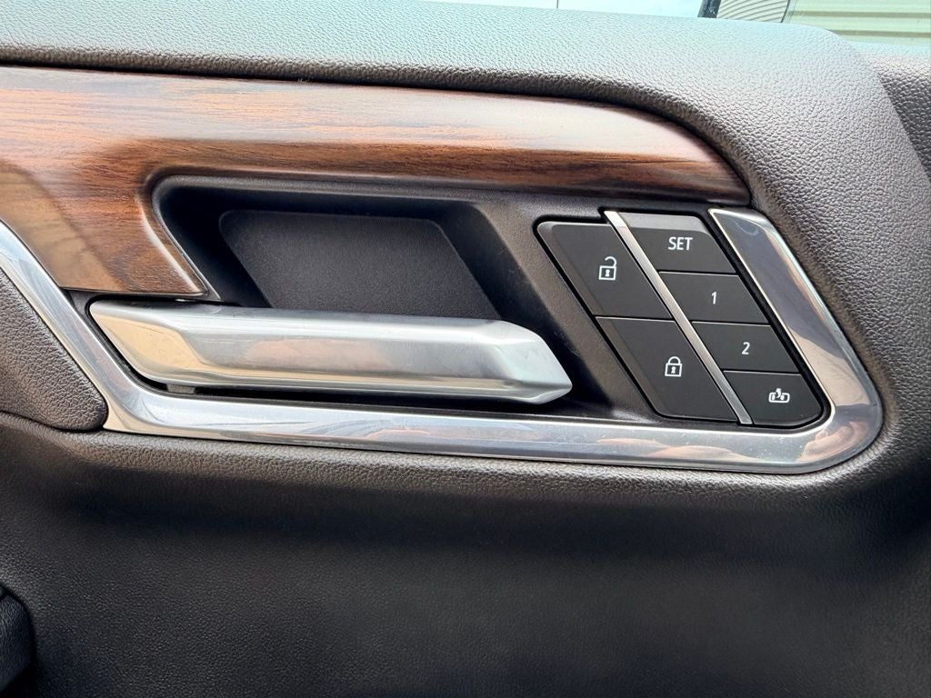 2025 GMC Sierra 1500 SLT 4WD | 5.3L V8