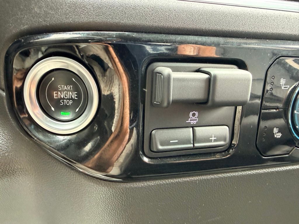 2025 GMC Sierra 1500 SLT 4WD | 5.3L V8