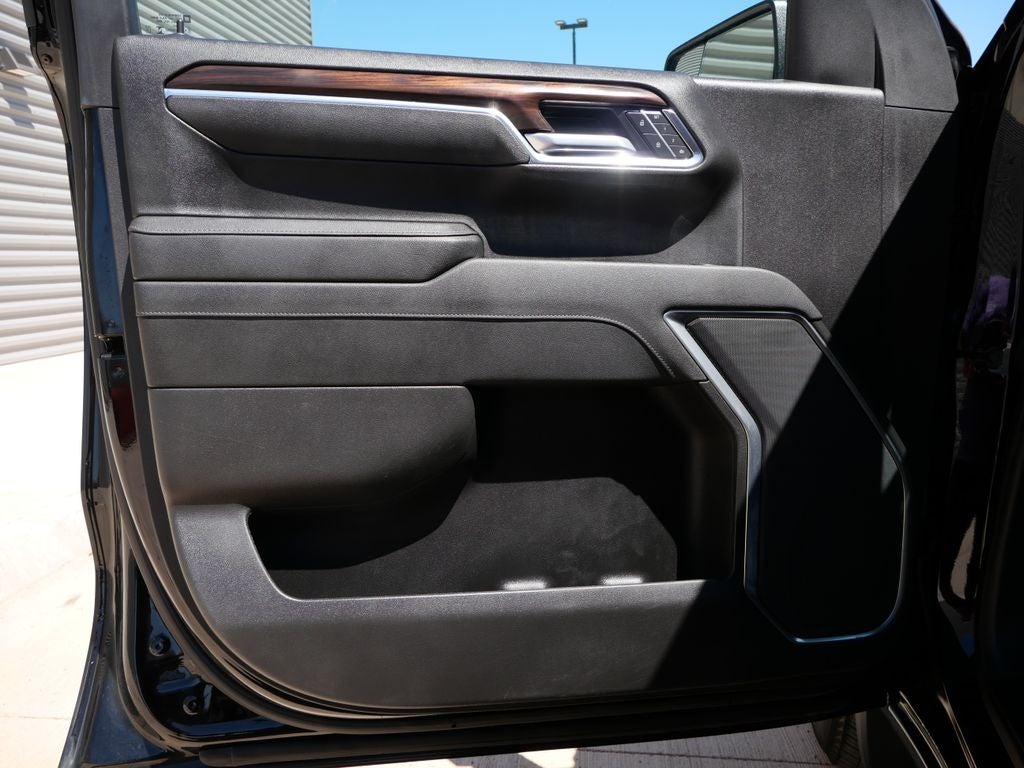 2025 GMC Sierra 1500 SLT 4WD | 5.3L V8