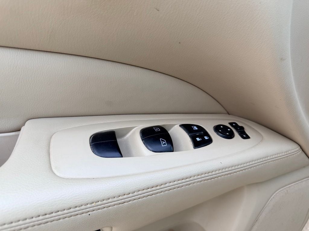 2013 Nissan Pathfinder Platinum 4WD | 7 Passenger