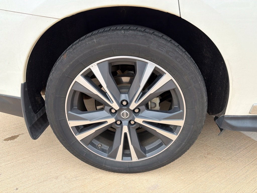 2017 Nissan Pathfinder Platinum 4WD | 7 Passenger