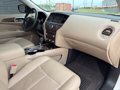 2017 Nissan Pathfinder Platinum 4WD | 7 Passenger