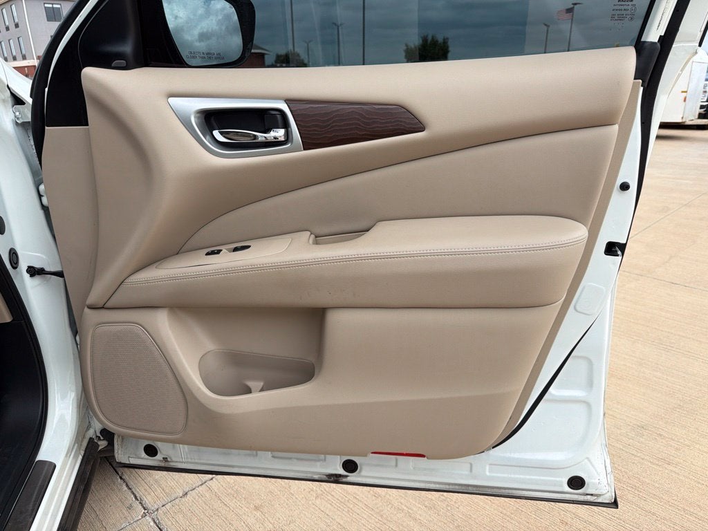 2017 Nissan Pathfinder Platinum 4WD | 7 Passenger