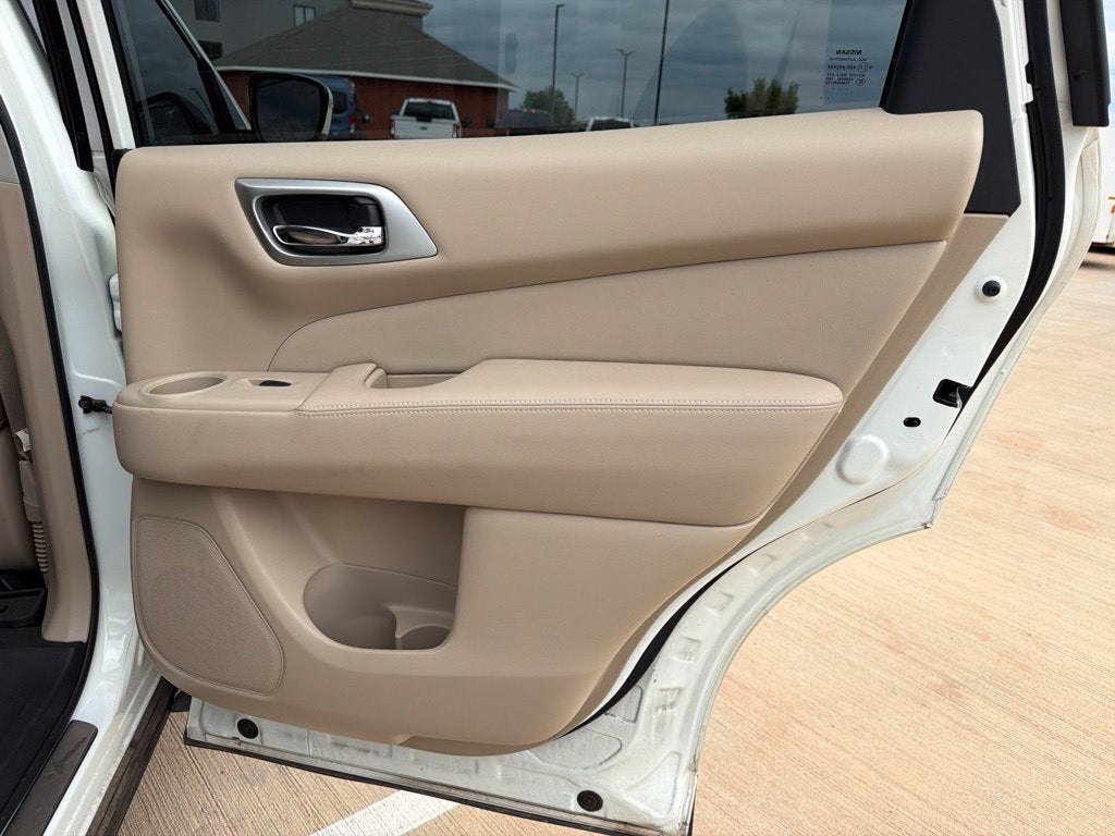 2017 Nissan Pathfinder Platinum 4WD | 7 Passenger