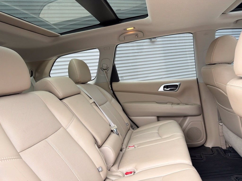 2017 Nissan Pathfinder Platinum 4WD | 7 Passenger
