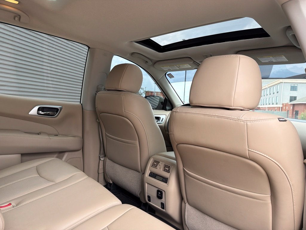 2017 Nissan Pathfinder Platinum 4WD | 7 Passenger