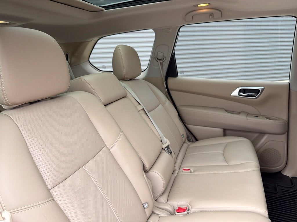 2017 Nissan Pathfinder Platinum 4WD | 7 Passenger