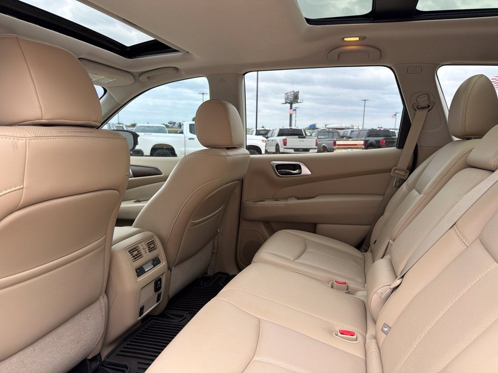2017 Nissan Pathfinder Platinum 4WD | 7 Passenger