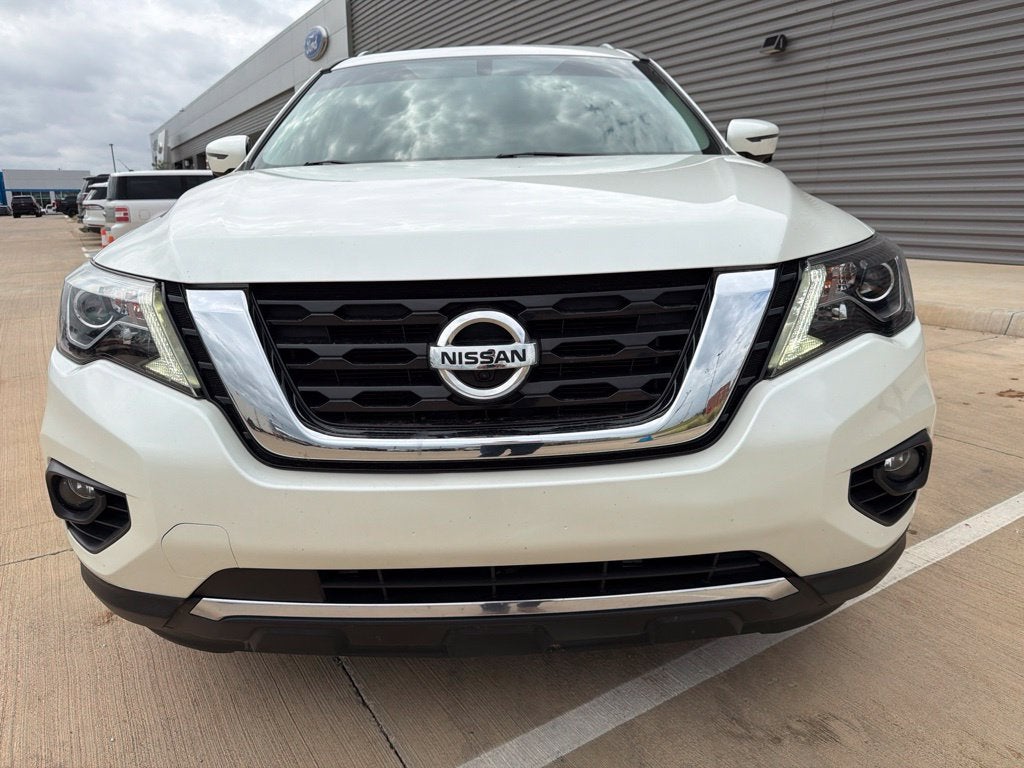 2017 Nissan Pathfinder Platinum 4WD | 7 Passenger