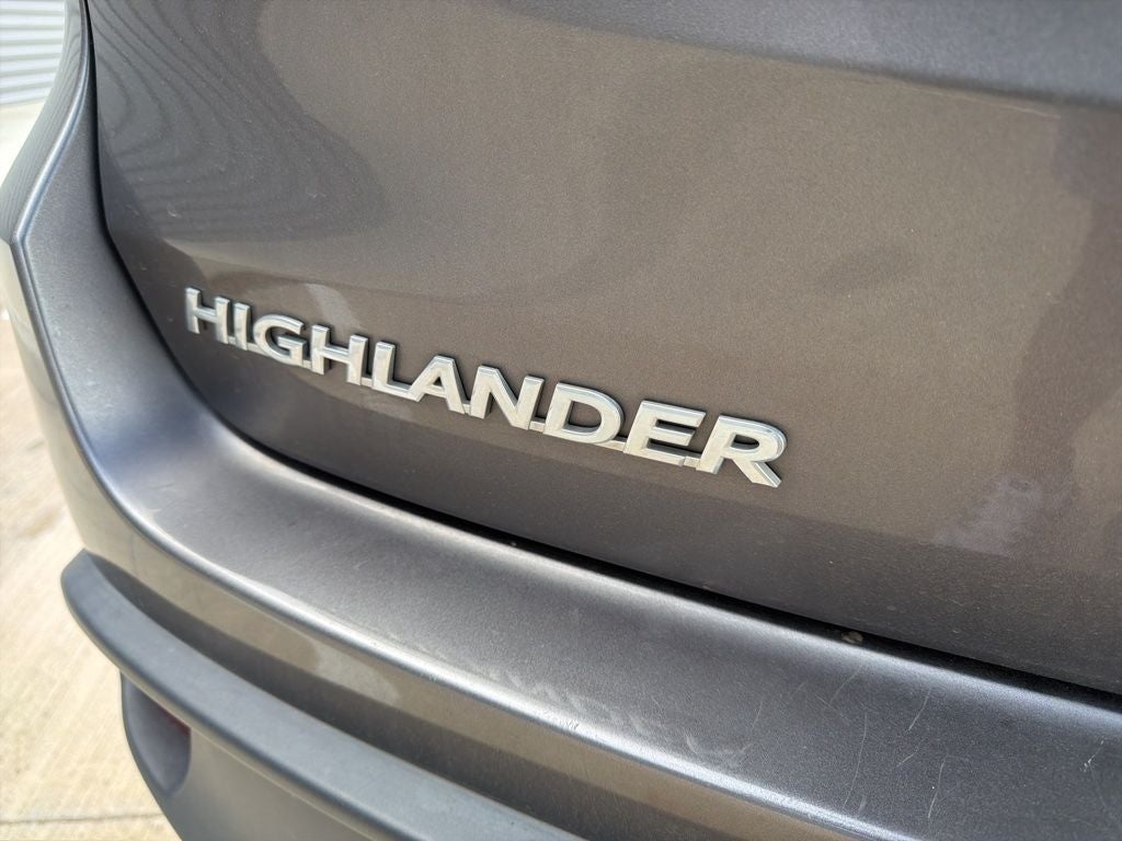 2016 Toyota Highlander XLE V6 AWD | 8 Passenger