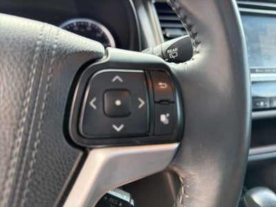 2016 Toyota Highlander XLE V6 AWD | 8 Passenger