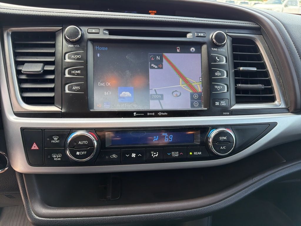 2016 Toyota Highlander XLE V6 AWD | 8 Passenger