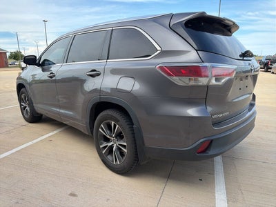 2016 Toyota Highlander XLE V6 AWD | 8 Passenger