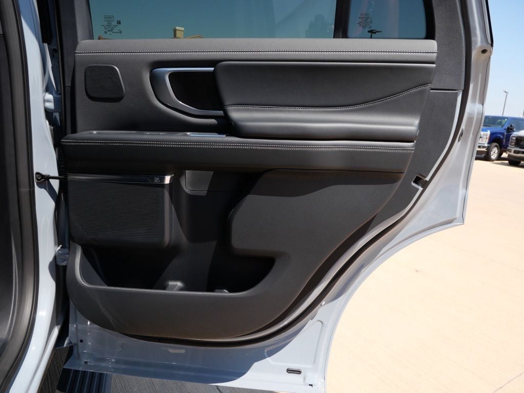 2027 Ford Expedition Platinum Platinum