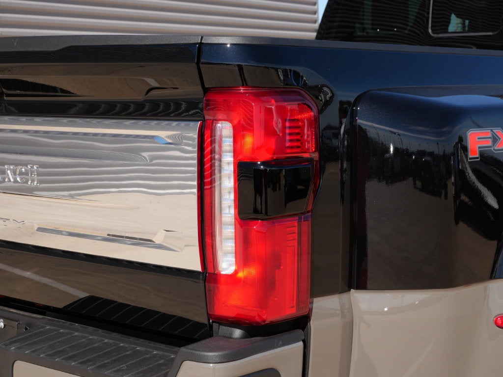 2027 Ford F-350SD King Ranch DRW