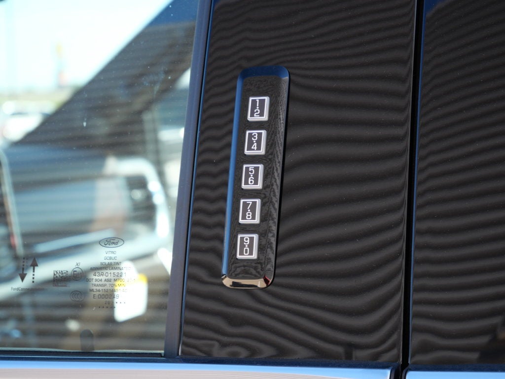 2027 Ford F-350SD King Ranch DRW