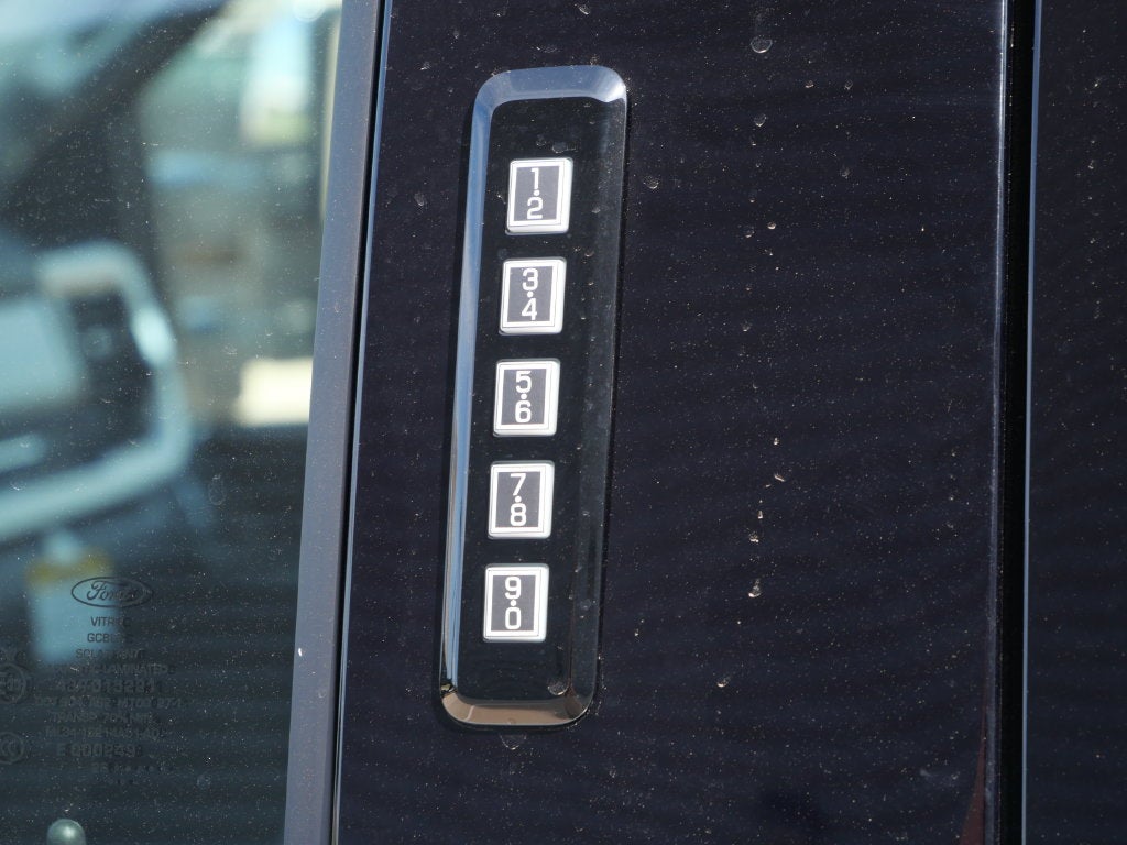 2027 Ford F-350SD Lariat DRW