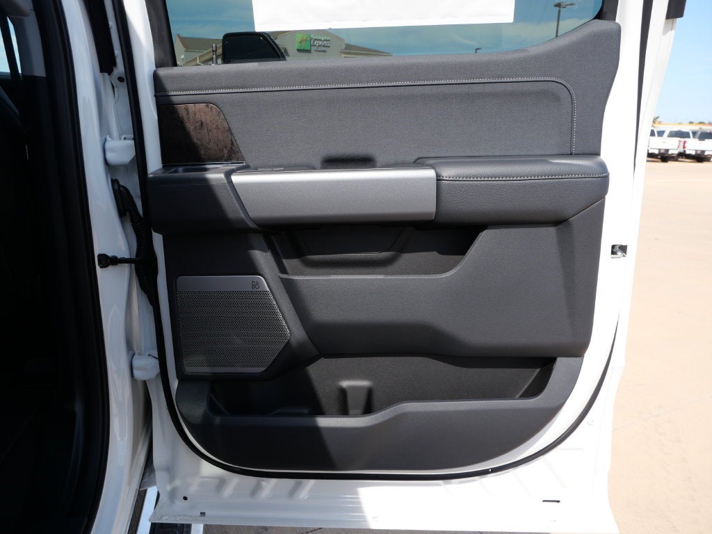 2027 Ford F-350SD Lariat DRW