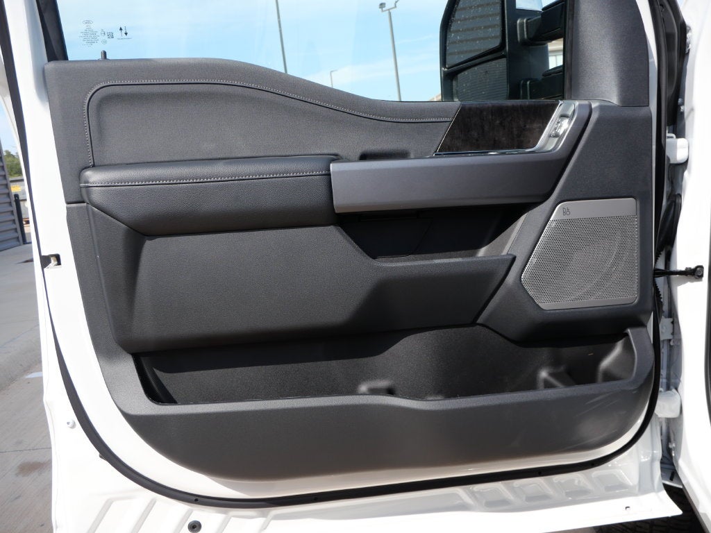 2027 Ford F-350SD Lariat DRW
