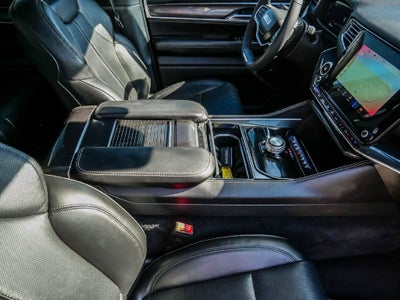 2023 Jeep Wagoneer Base