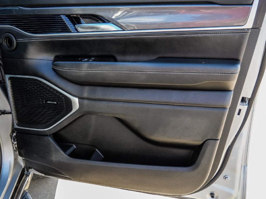 2023 Jeep Wagoneer Base