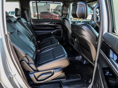 2023 Jeep Wagoneer Base