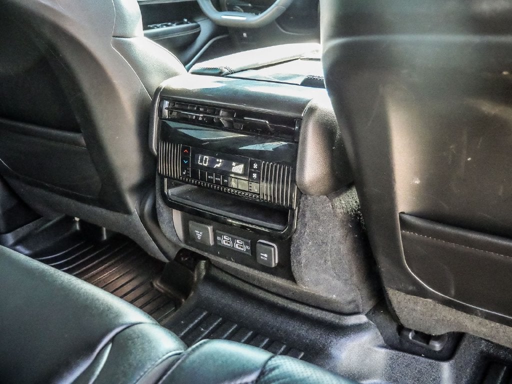 2023 Jeep Wagoneer Base