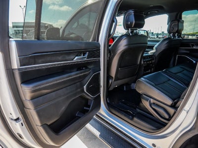 2023 Jeep Wagoneer Base