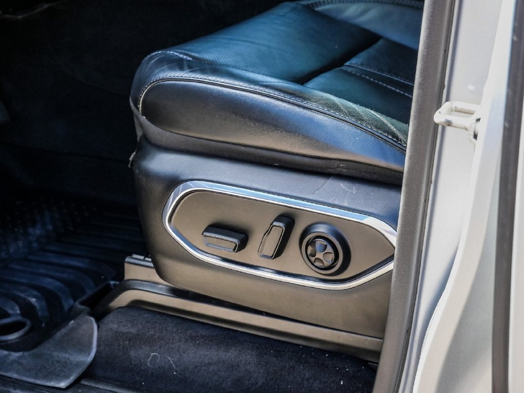 2023 Jeep Wagoneer Base