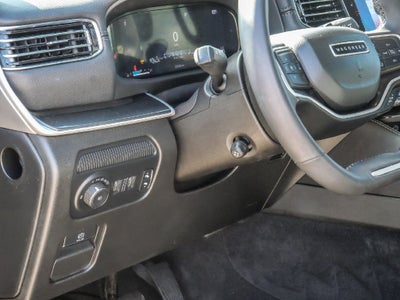2023 Jeep Wagoneer Base
