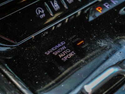 2023 Jeep Wagoneer Base