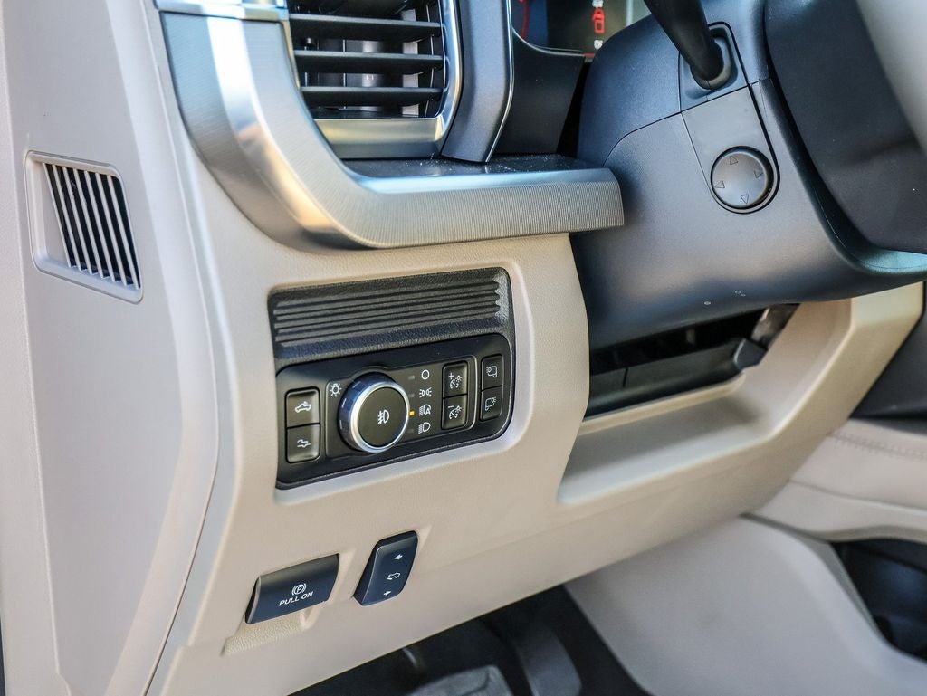 2025 Ford F-350SD Platinum FX4 DRW