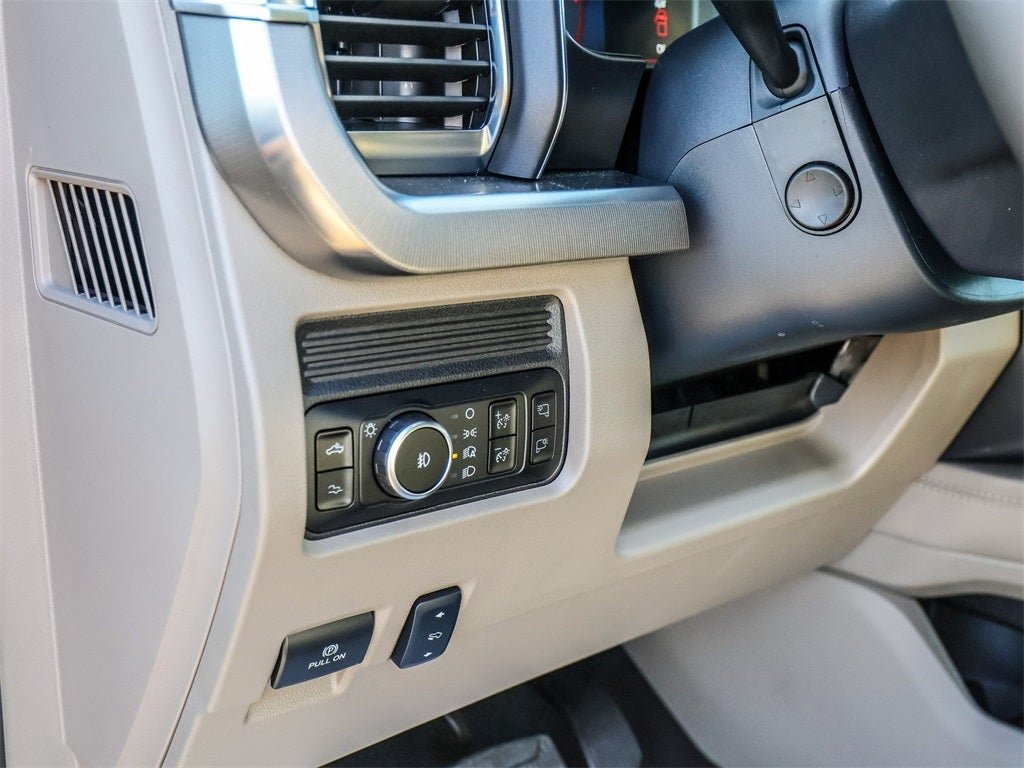 2025 Ford F-350SD Platinum FX4 DRW