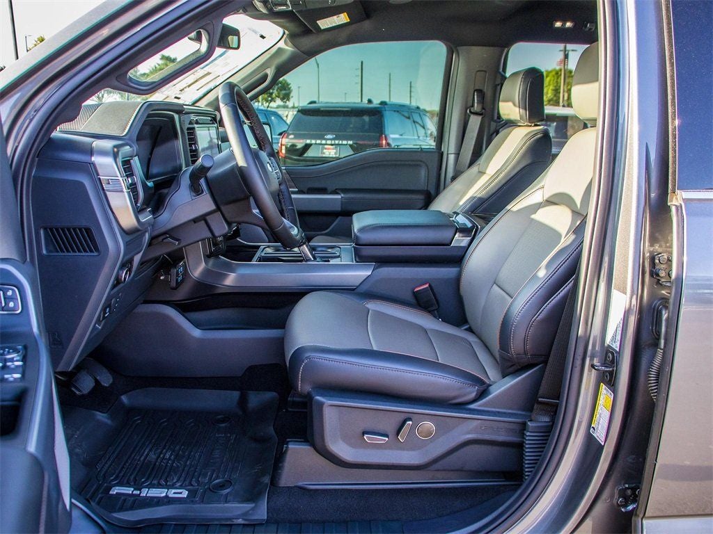 2025 Ford F-150 Lariat Custom