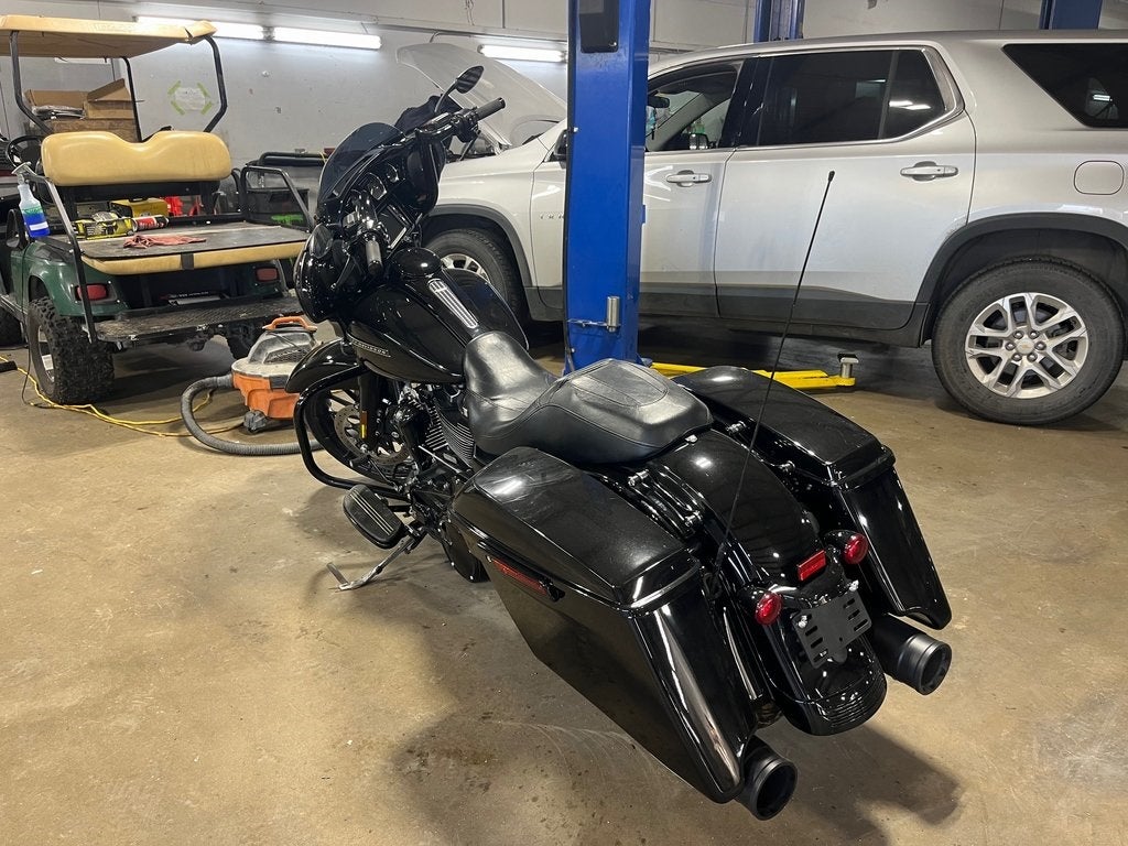2018 Harley-Davidson Street Glide Base