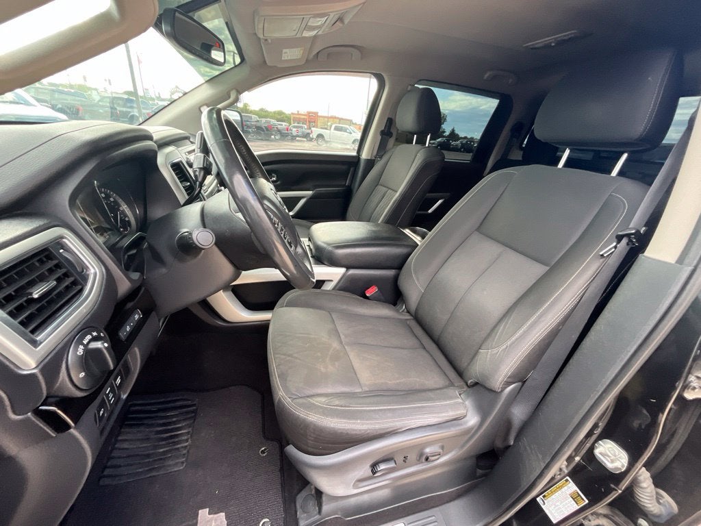 2017 Nissan Titan SV