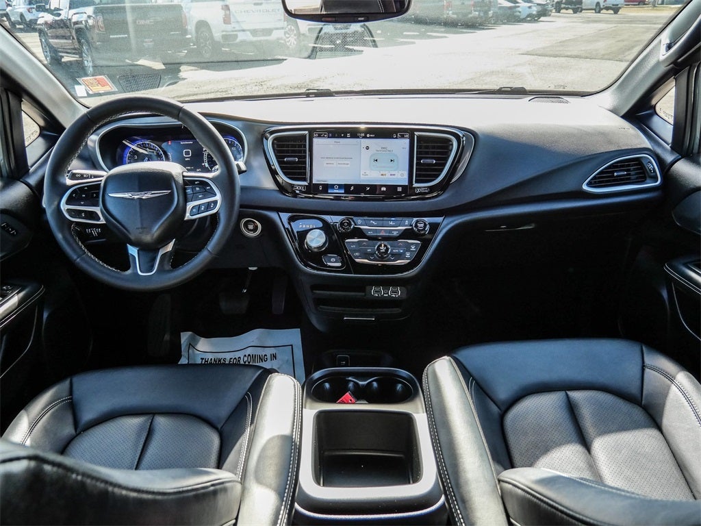 2025 Chrysler Pacifica Select
