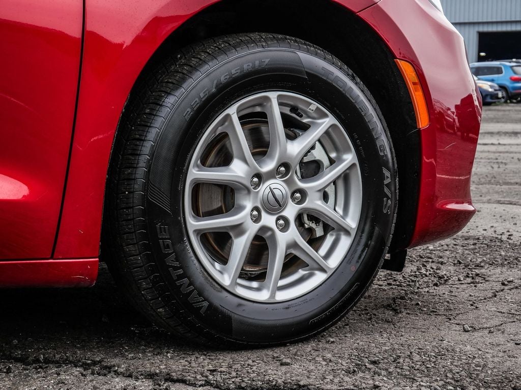 2025 Chrysler Pacifica Select