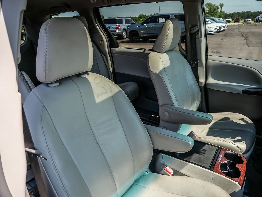 2012 Toyota Sienna XLE 8 Passenger