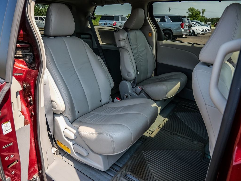 2012 Toyota Sienna XLE 8 Passenger