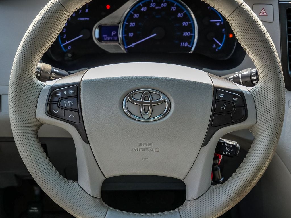 2012 Toyota Sienna XLE 8 Passenger