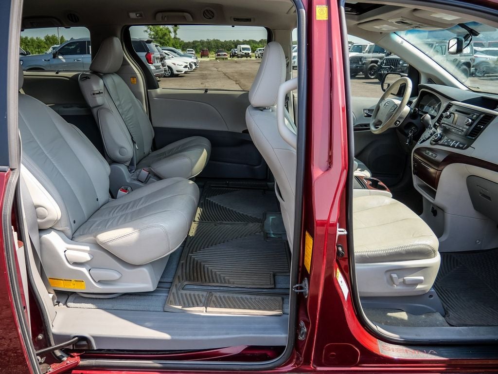 2012 Toyota Sienna XLE 8 Passenger