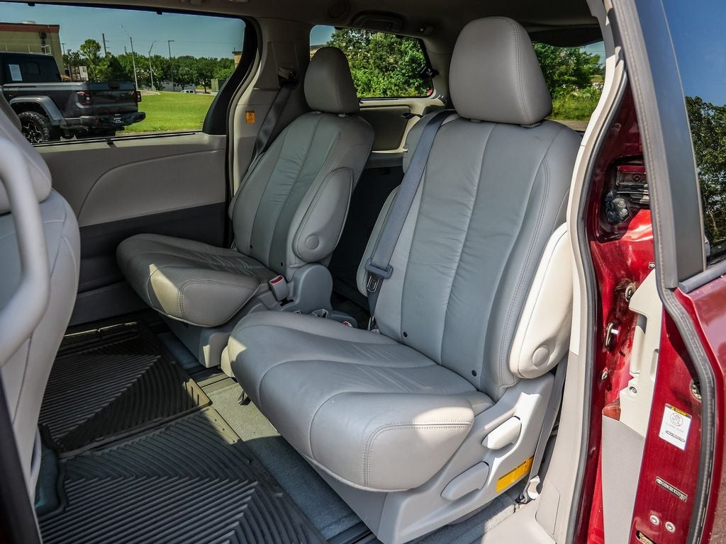 2012 Toyota Sienna XLE 8 Passenger