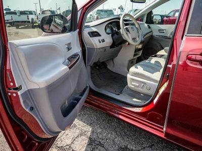 2012 Toyota Sienna XLE 8 Passenger