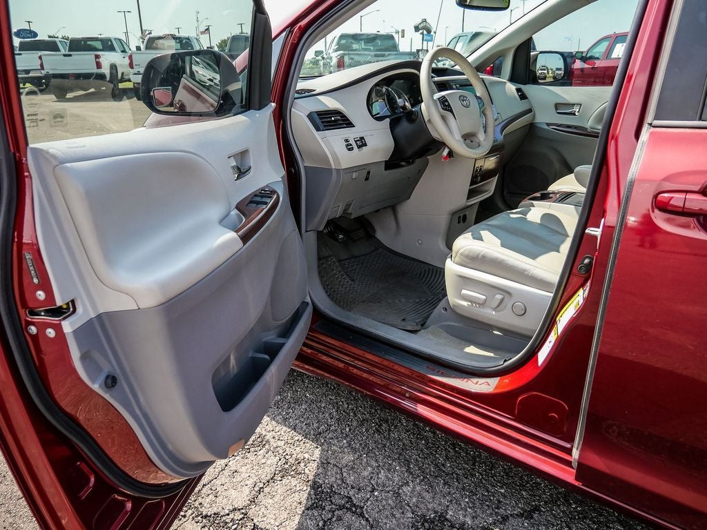 2012 Toyota Sienna XLE 8 Passenger