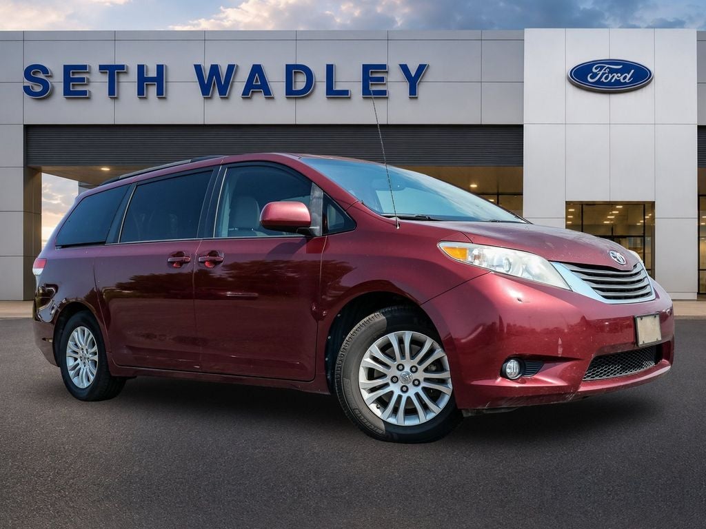 2012 Toyota Sienna XLE 8 Passenger
